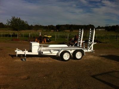 Tandem trailer with ramps 